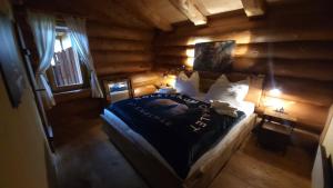 Postel nebo postele na pokoji v ubytování Holztraum Chalet mit Sauna
