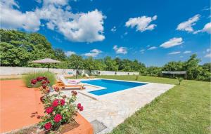 Bazén v ubytovaní Holiday Home Peresiji I alebo v jeho blízkosti