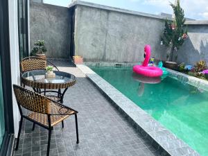 Bazén v ubytování Arun Siri Pool Villa Aonang nebo v jeho okolí