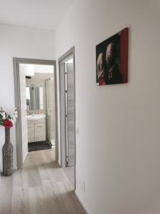 TV a/nebo společenská místnost v ubytování Apartment in Chiavenna