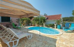 Bazén v ubytování Holiday Home Siroka Bb Ii nebo v jeho okolí
