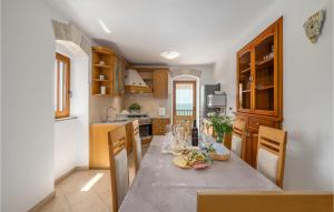 Kuchyňa alebo kuchynka v ubytovaní Holiday Home Labin 42