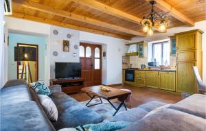 TV a/nebo společenská místnost v ubytování Holiday Home Dalmatinska Croatia