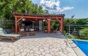 Bazén v ubytování Lovely Home In Crikvenica With Sauna nebo v jeho okolí