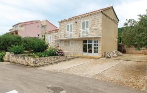 a house with a driveway in front of it at Two-Bedroom Apartment In Racisce in Račišće