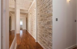 Fotografie z fotogalerie ubytování Two-Bedroom Apartment In Vir v destinaci Vir