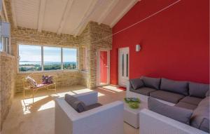 Posezení v ubytování Two-Bedroom Apartment In Vir