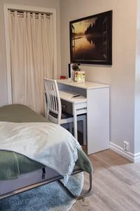 Uma cama ou camas num quarto em Mysig 1a med Minispa, 20 min från Kinnekulle