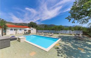 a swimming pool in the backyard of a house at Cozy Apartment In Kastel Novi in Kastel Novi