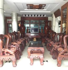 a room filled with wooden chairs and a table at Khách Sạn Nam Nguyên in Buon Ma Thuot