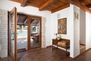Posedenie v ubytovaní Villa Lux Casa Histria 2