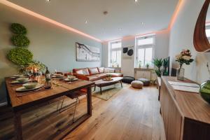 Posezení v ubytování EDLER WOHNRAUM Luxuriöse 2 SZ mit Balkon, Kaffeevollautomat, Klima & Lift