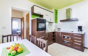Kuchyň nebo kuchyňský kout v ubytování Apartment Ripenda 30 B Ii