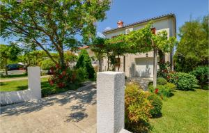 Zahrada ubytování Stunning Home In Labin With Wifi