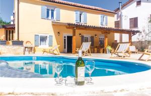 Πισίνα στο ή κοντά στο Holiday Home Kringa With A Fireplace 09