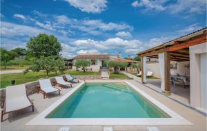 Πισίνα στο ή κοντά στο Gorgeous Home In Krnica With Wifi