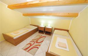 Postel nebo postele na pokoji v ubytování Nice Apartment In Crikvenica With Wifi
