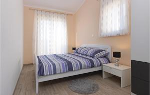 Postel nebo postele na pokoji v ubytování Four-Bedroom Holiday Home In Vodnjan