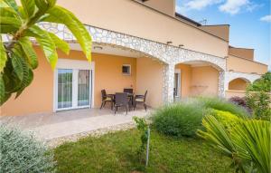 Zahrada ubytování Four-Bedroom Holiday Home In Vodnjan