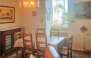 a dining room with a table and chairs and a window at 2 Bedroom Nice Home In Plonevez Porzay in Plonévez-Porzay