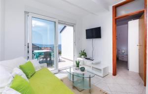TV a/nebo společenská místnost v ubytování Nice Apartment In Crikvenica With Wifi