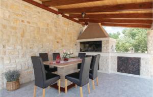 Fotografie z fotogalerie ubytování One-Bedroom Holiday Home In Smokvica v destinaci Smokvica