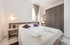 Postel nebo postele na pokoji v ubytování Apartment Grebastica Lxxxviii
