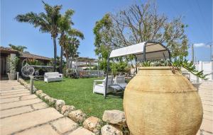 Κήπος έξω από το 1 Bedroom Amazing Home In Siracusa