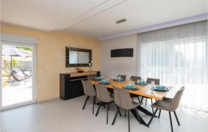 a dining room with a table and chairs at Gorgeous Home In Donji Vinjani in Topići