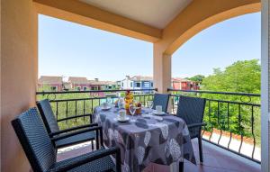 Balkoni atau teres di Nice Apartment In Basanija With Wifi