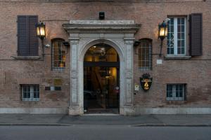 an entrance to a brick building with an archway at Duchessa Isabella Hotel & SPA in Ferrara