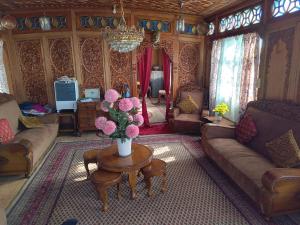 Gallery image of The Altaf Group Of Houseboats in Srinagar