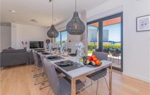 Fotografie z fotogalerie ubytování Pet Friendly Home In Tribunj v destinaci Tribunj
