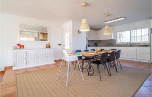 a kitchen and dining room with a table and chairs at Amazing Home In Las Lagunas De Mijas in Fuengirola
