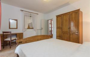 Posteľ alebo postele v izbe v ubytovaní Awesome Home In Rovinj