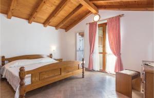 Posteľ alebo postele v izbe v ubytovaní Awesome Home In Rovinj