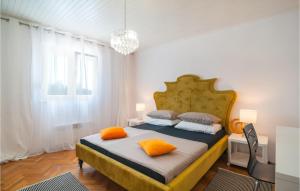 Posteľ alebo postele v izbe v ubytovaní Cozy Home In Hrvace With Jacuzzi
