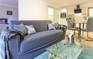 Χώρος καθιστικού στο 1 Bedroom Lovely Apartment In Deggingen