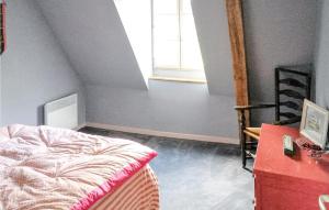 Posteľ alebo postele v izbe v ubytovaní 2 Bedroom Nice Apartment In Houdetot