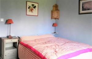 Posteľ alebo postele v izbe v ubytovaní 2 Bedroom Nice Apartment In Houdetot