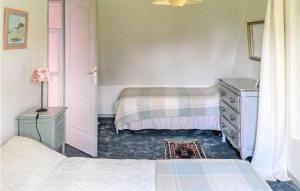Posteľ alebo postele v izbe v ubytovaní 2 Bedroom Nice Apartment In Houdetot
