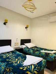 Ένα ή περισσότερα κρεβάτια σε δωμάτιο στο Summer Land Hotel