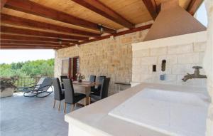 Balkón nebo terasa v ubytování One-Bedroom Holiday Home In Smokvica