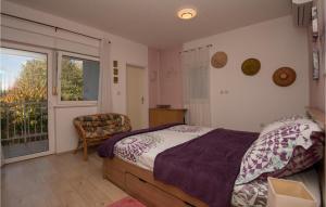 Postel nebo postele na pokoji v ubytování Three-Bedroom Apartment In Podaca