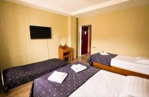 Katil atau katil-katil dalam bilik di Hotel in Bakuriani