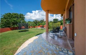 En have udenfor 3 Bedroom Awesome Home In Liznjan