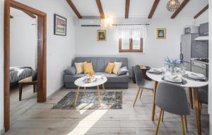 Zdjęcie z galerii obiektu Awesome Home In Rovinj With Kitchen w Rovinj