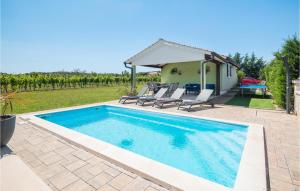 Zdjęcie z galerii obiektu Awesome Home In Rovinj With Kitchen w Rovinj