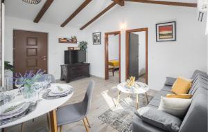 Zdjęcie z galerii obiektu Awesome Home In Rovinj With Kitchen w Rovinj