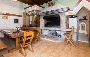 Foto sihtkohas Klis asuva majutusasutuse 4 Bedroom Lovely Home In Klis galeriist